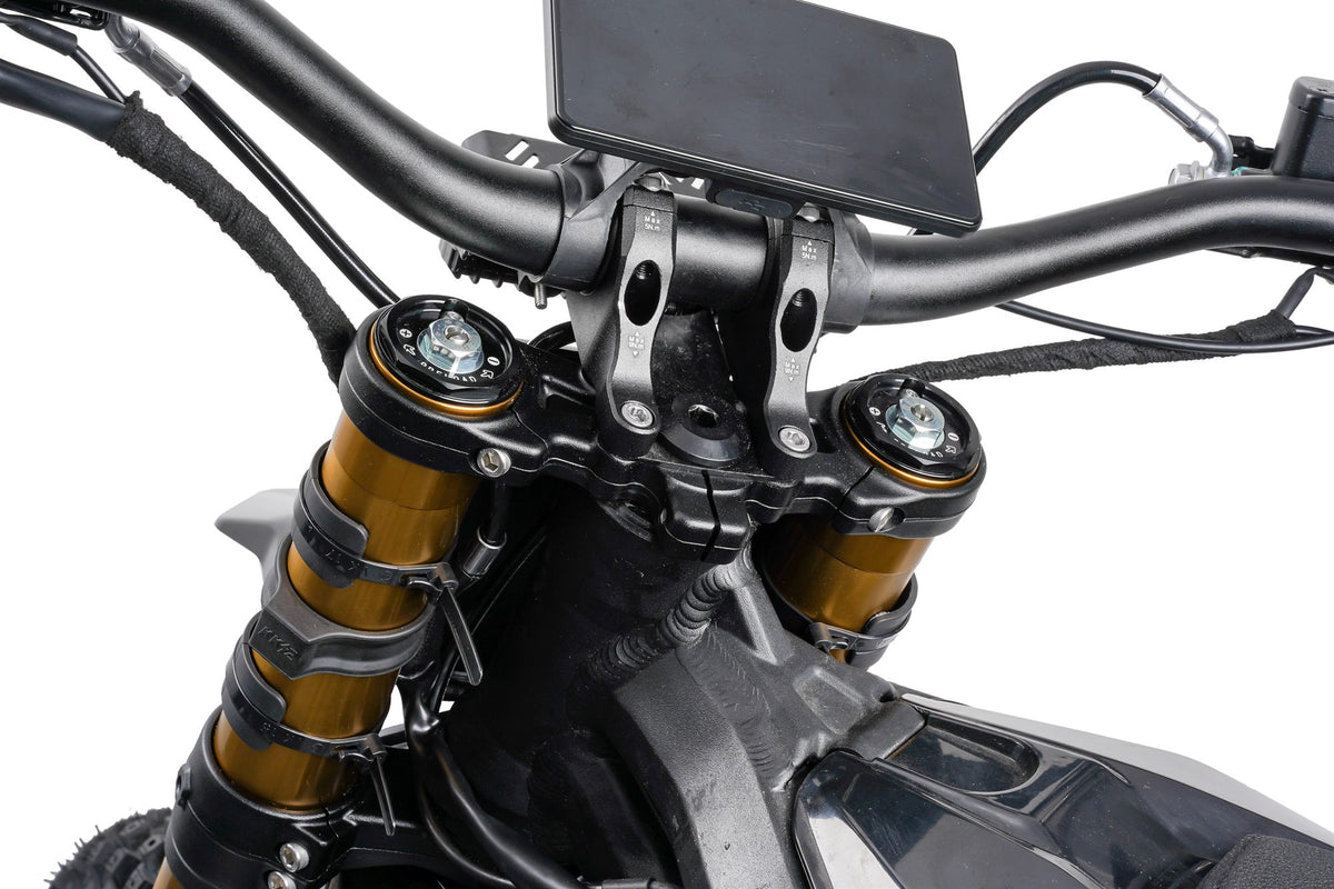 Arctic Leopard XE Pro R handlebar, triple clamp and fork tops