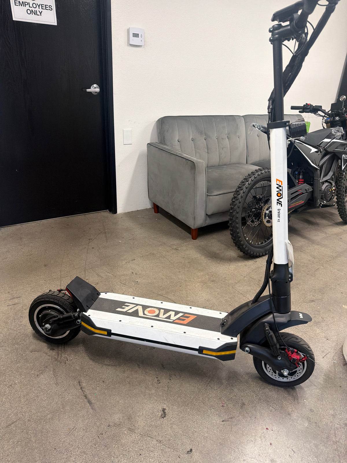 Open Box โ Refurbished EMOVE Cruiser Electric Scooter - White (Unit OB-0012) โ image.jpg