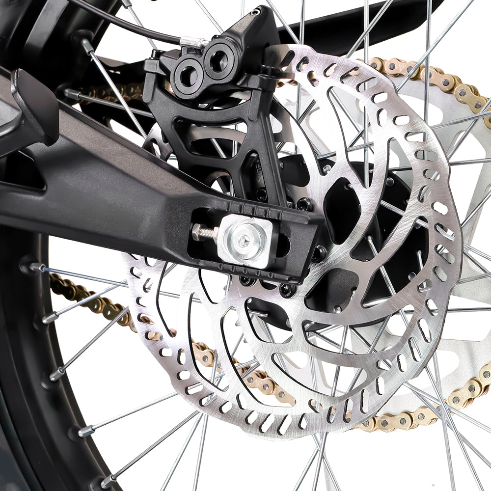 Hydraulic discs on 220 mm rotors.