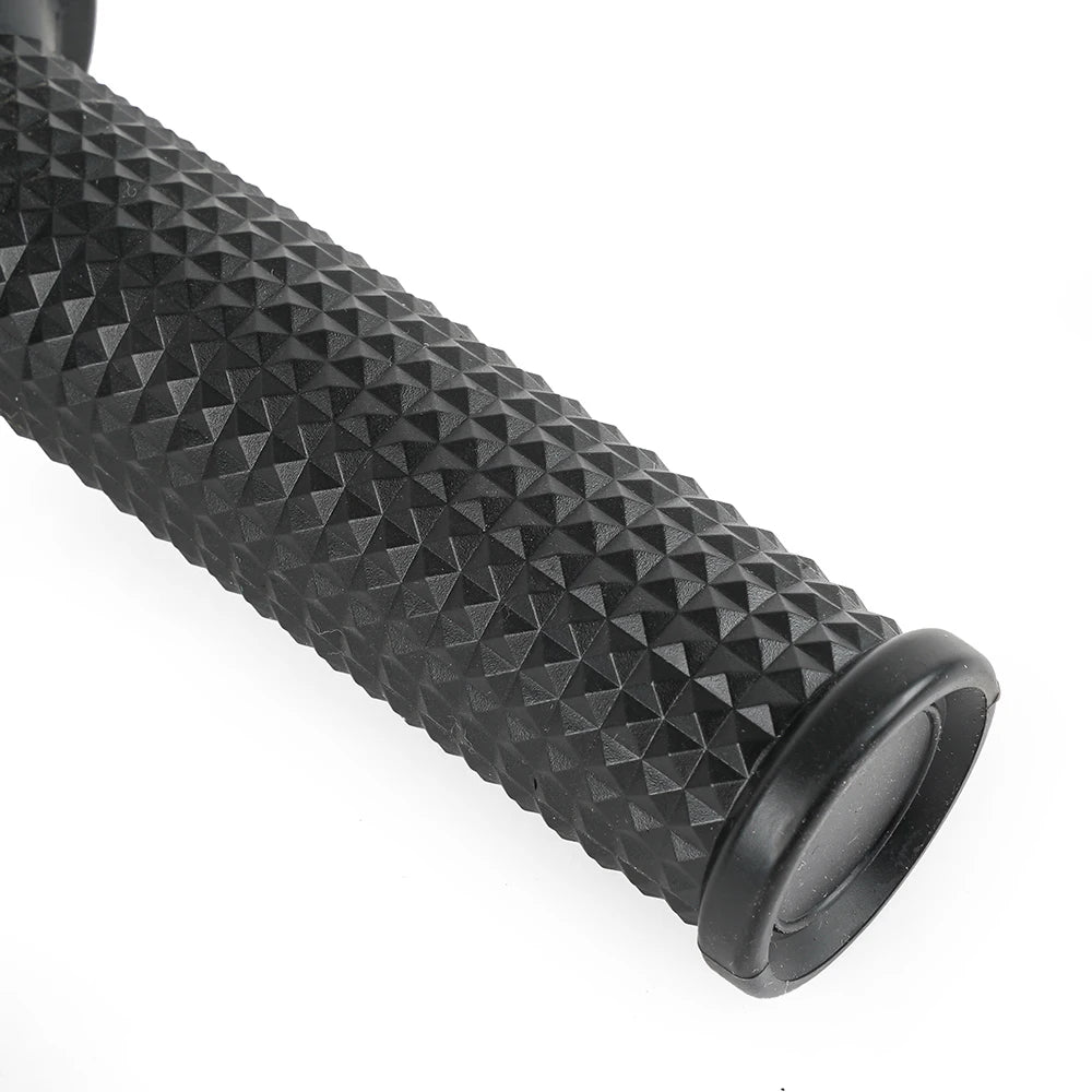 Close up of the deep pyramid knurl on the handlebar grip and its moulded end cap