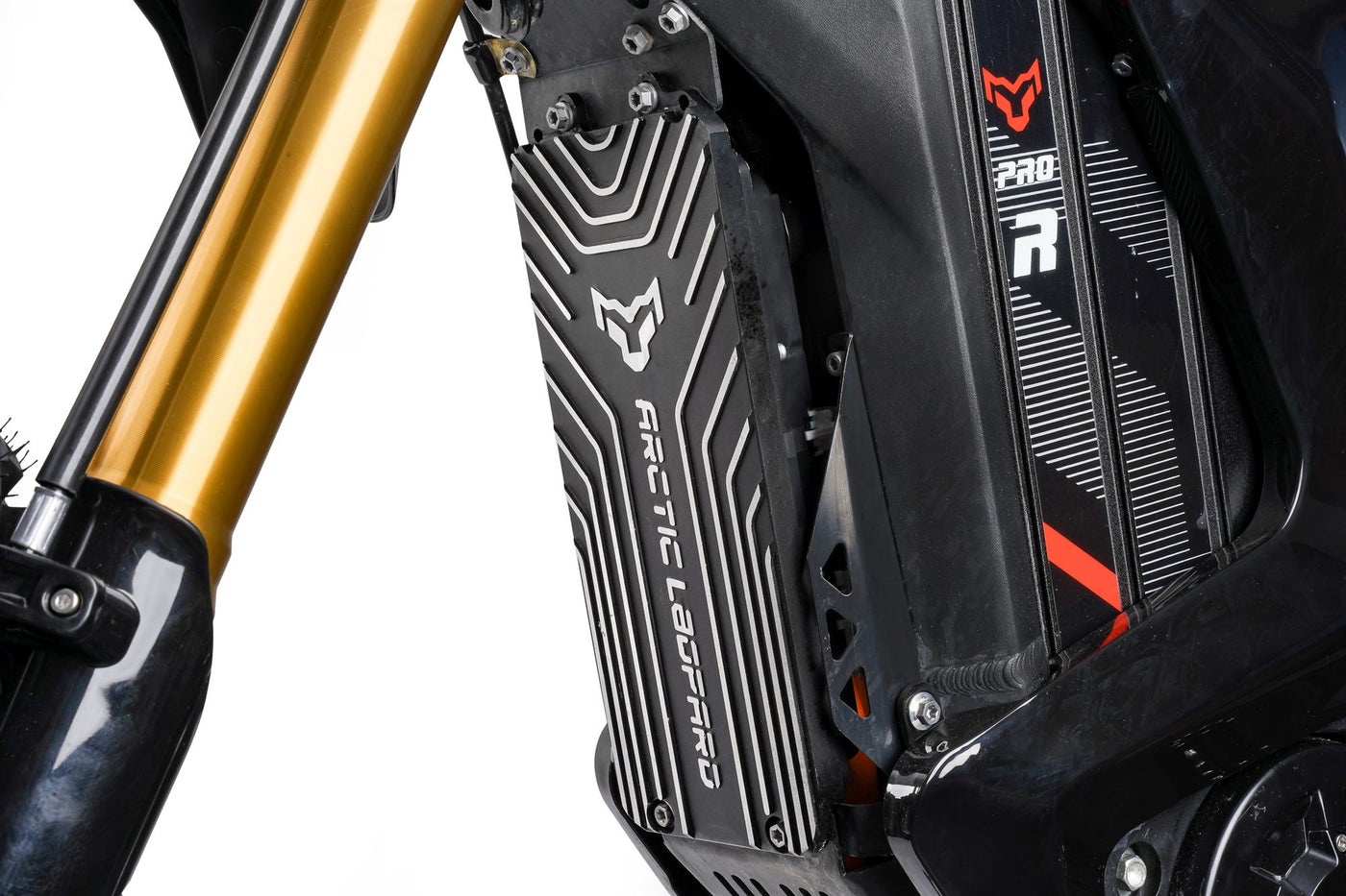 Arctic Leopard XE Pro R 74V battery pack mounted in the frame