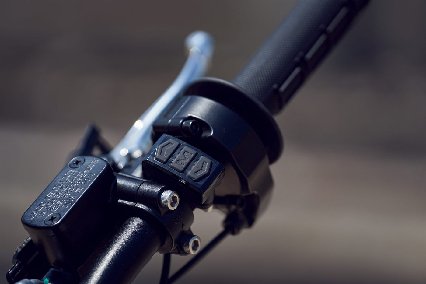 Arctic Leopard XE Pro R hydraulic brake lever and controls