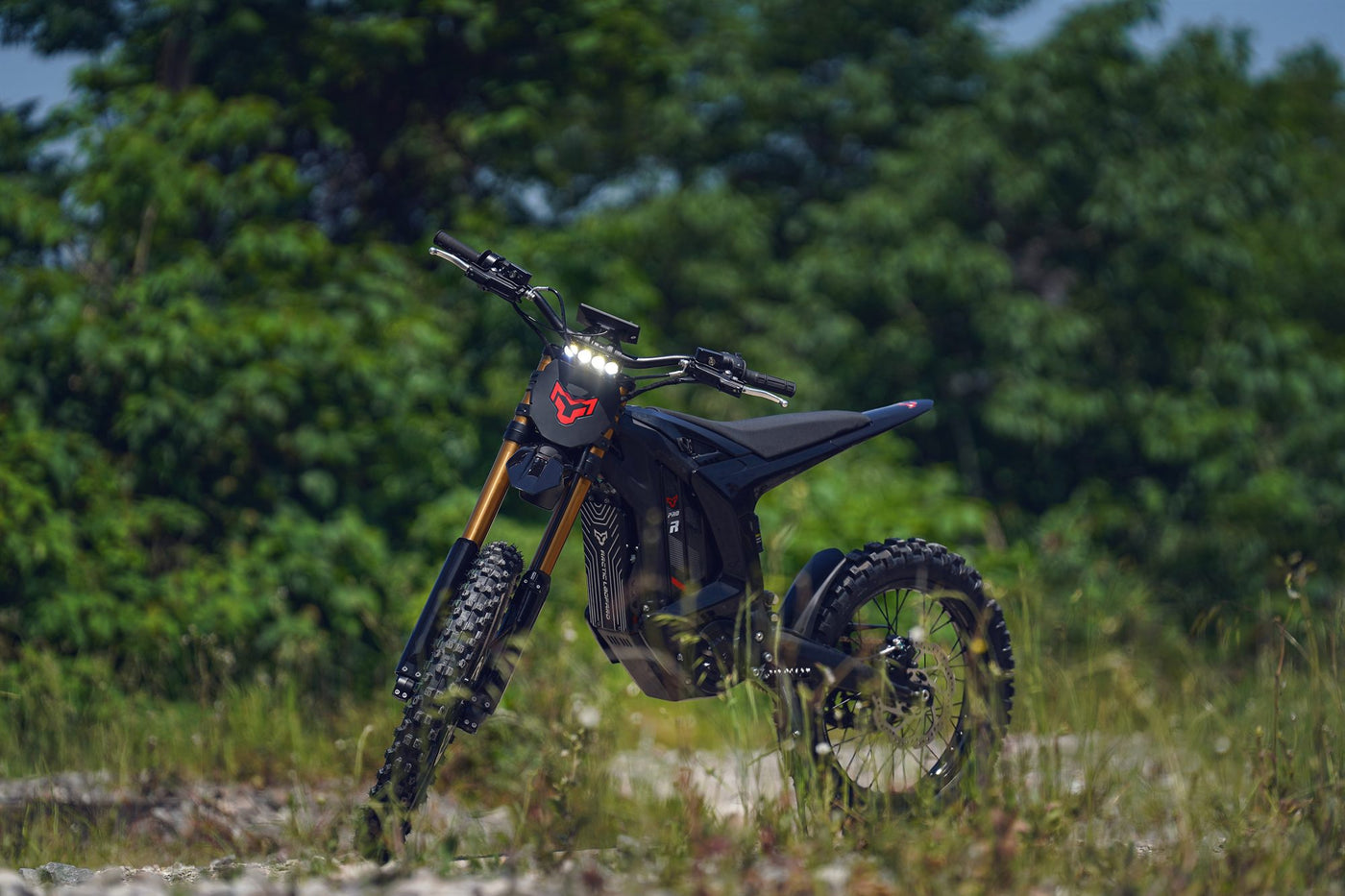 Arctic Leopard XE Pro R with its headlight on, out on a trail