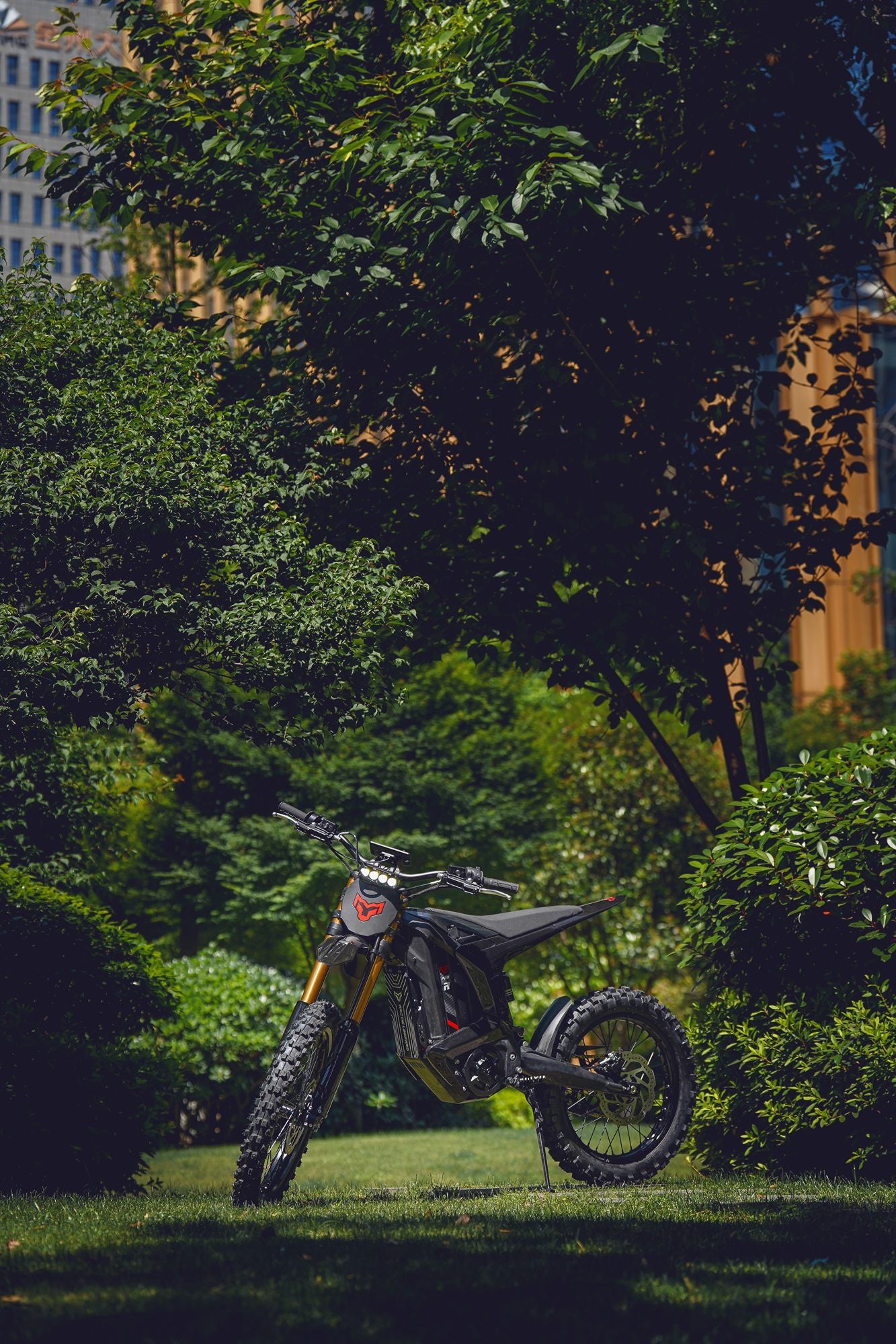 Arctic Leopard XE Pro R parked on a wooded trail