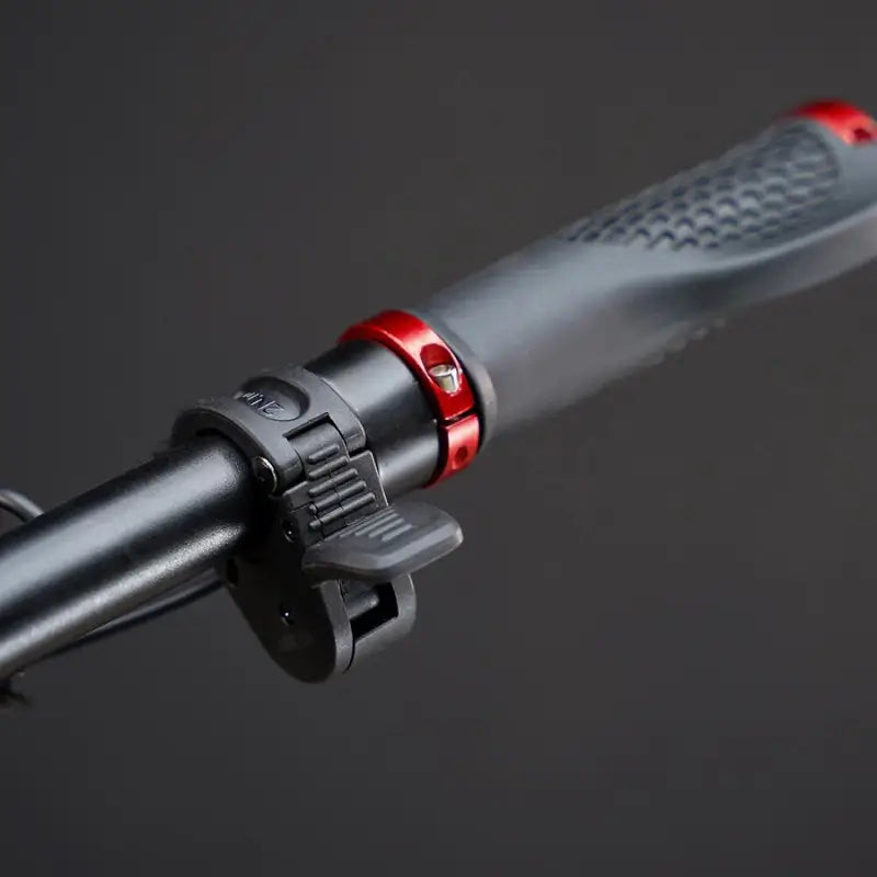 Handgrips & handlebar