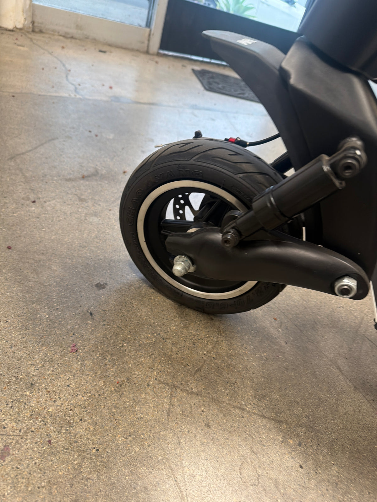 Open Box — Refurbished EMOVE Cruiser Electric Scooter - White (Unit OB-0012) — image.jpg