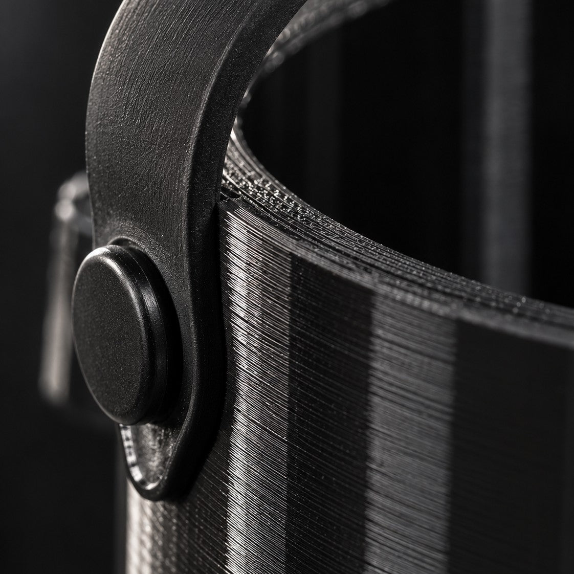 Close-up of the printed rim, wall thickness and rubber strap pin